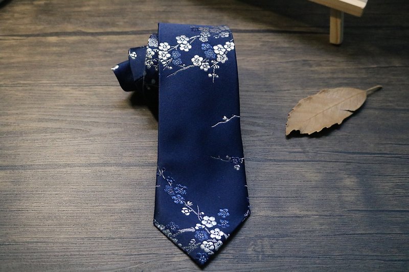 Dark blue flower silk tie / beautiful flower embroidery necktie