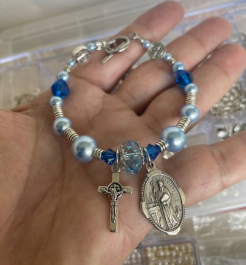 Holy Land blessing 來自聖地的祝福 手鍊 施華洛世奇藍色系水晶及珍珠搭配聖本篤聖牌十字架8250062