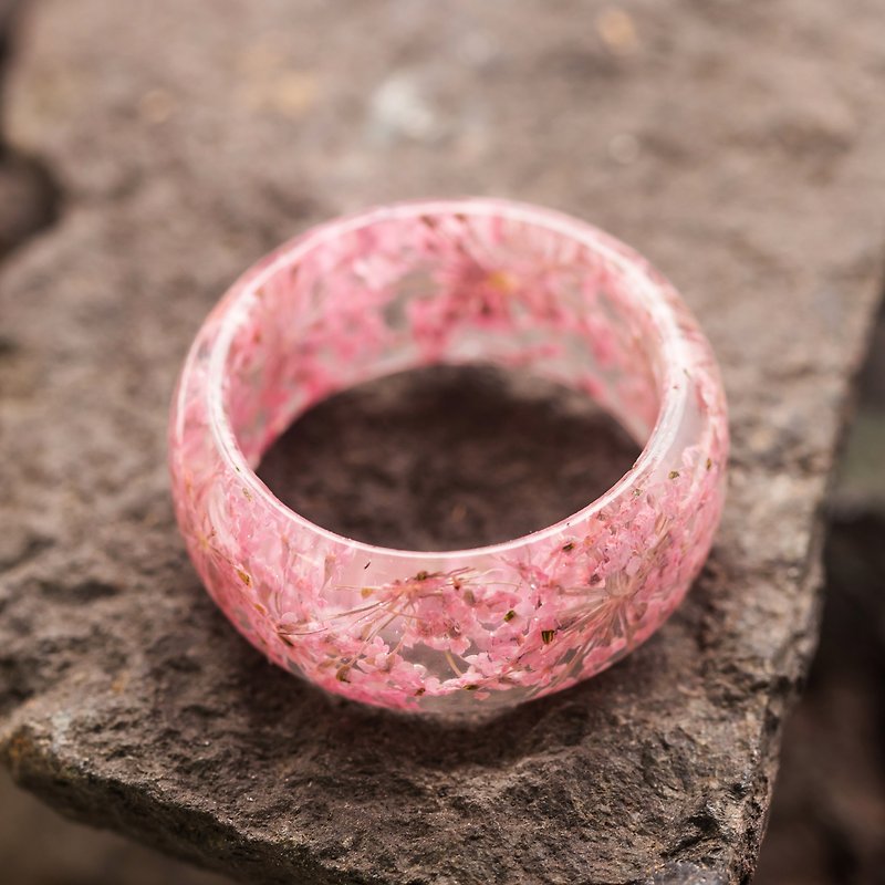 แหวนเรซิ่น ซากุระ ประดับดอกไม้แห้งสีชมพูธรรมชาติ ของขวัญน่ารักๆ สำหรับผู้หญิง - แหวนทั่วไป - เรซิน สึชมพู