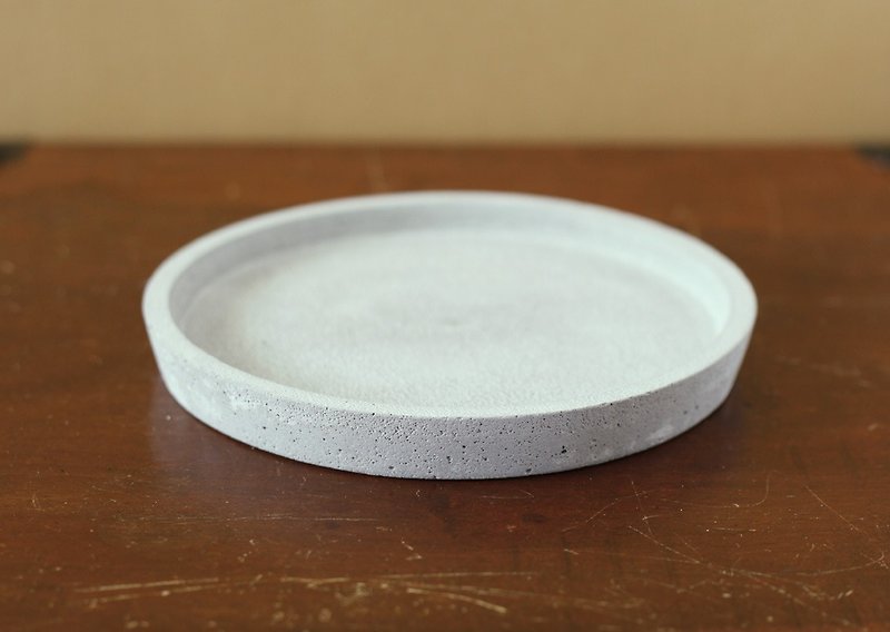 Sekou circle beveled corner disc - Plates & Trays - Cement 