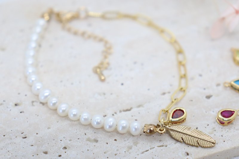 Half Chain & Freshwater Pearls Birthstone Bracelet, Pretty Gold Feather Charm - 手鍊/手環 - 珍珠 