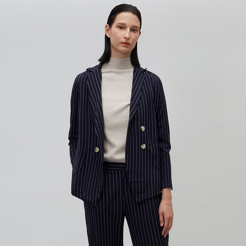 麻棉雙條直紋西裝外套(丈青)│Who Cares 台灣服飾品牌 - 女西裝外套 - 棉．麻 藍色