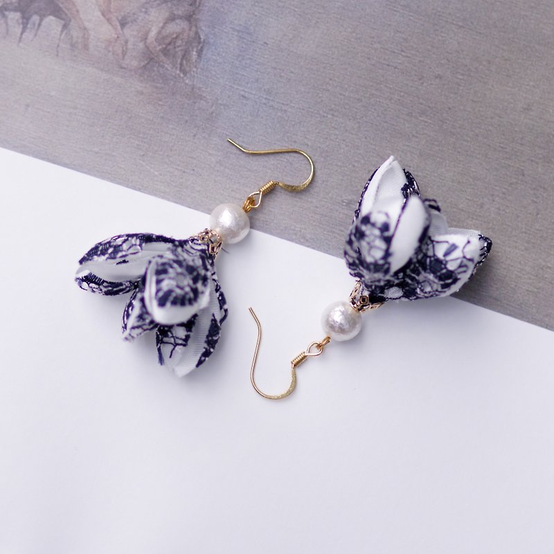 Lilith - Earrings & Clip-ons - Other Materials White