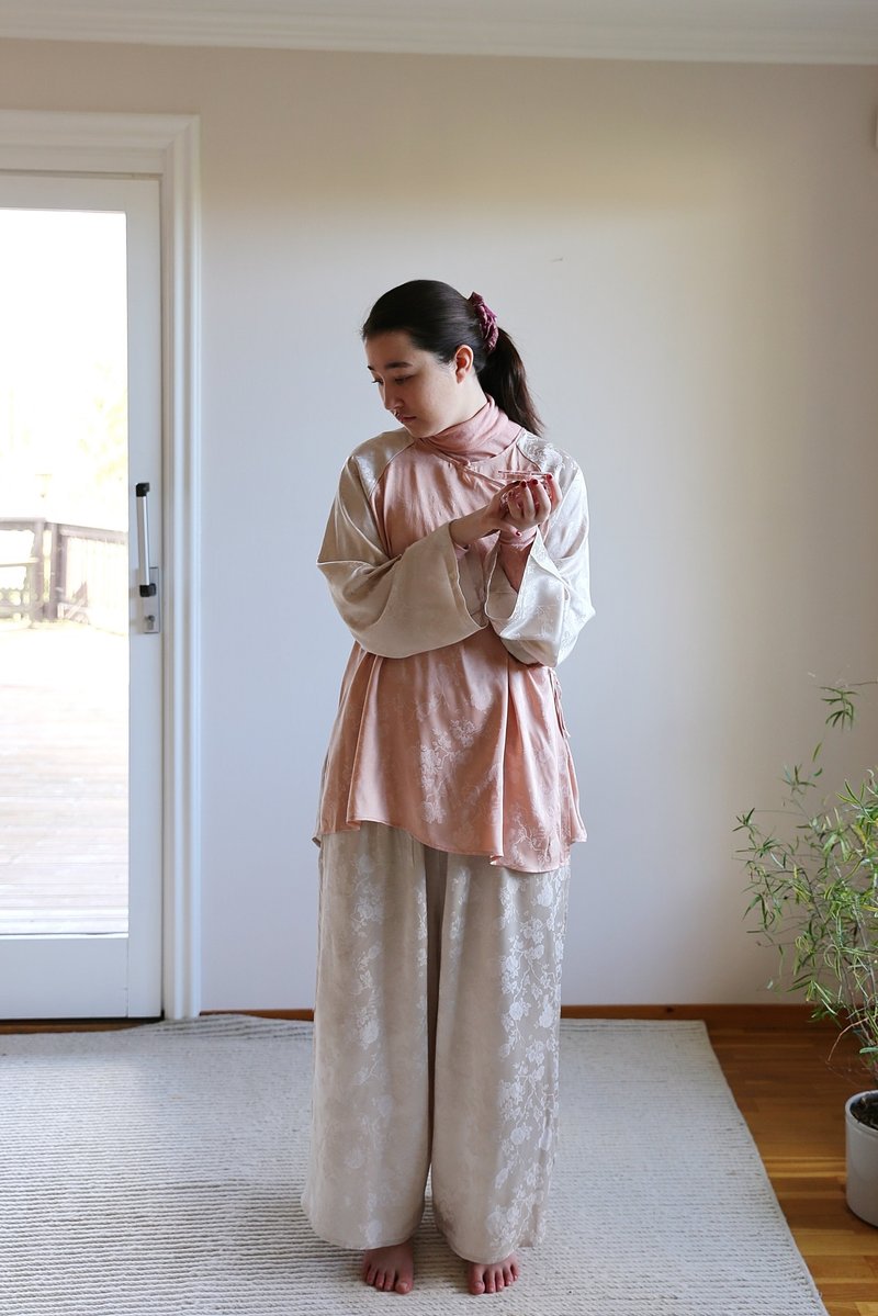 云霞 寬松大碼 銅氨絲拼色中式系帶上衣漢服 - 女上衣/長袖上衣 - 其他材質 