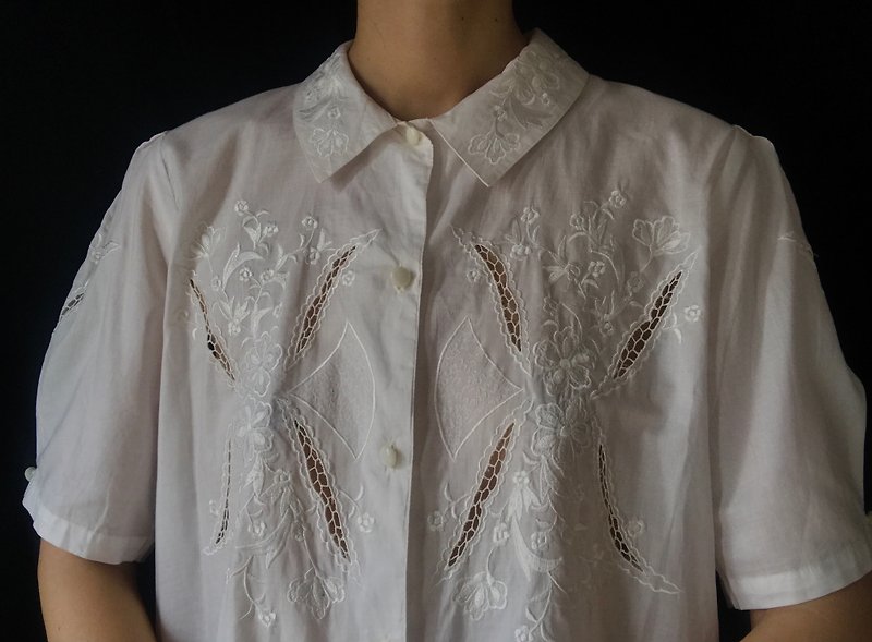 Hand-embroidered cotton short-sleeve shirt - เสื้อผู้หญิง - ผ้าฝ้าย/ผ้าลินิน 