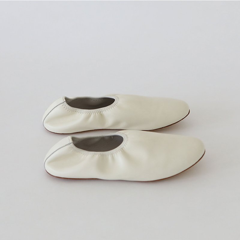 KOOW soft and minimalist handmade leather ballet shoes - รองเท้าบัลเลต์ - หนังแท้ ขาว