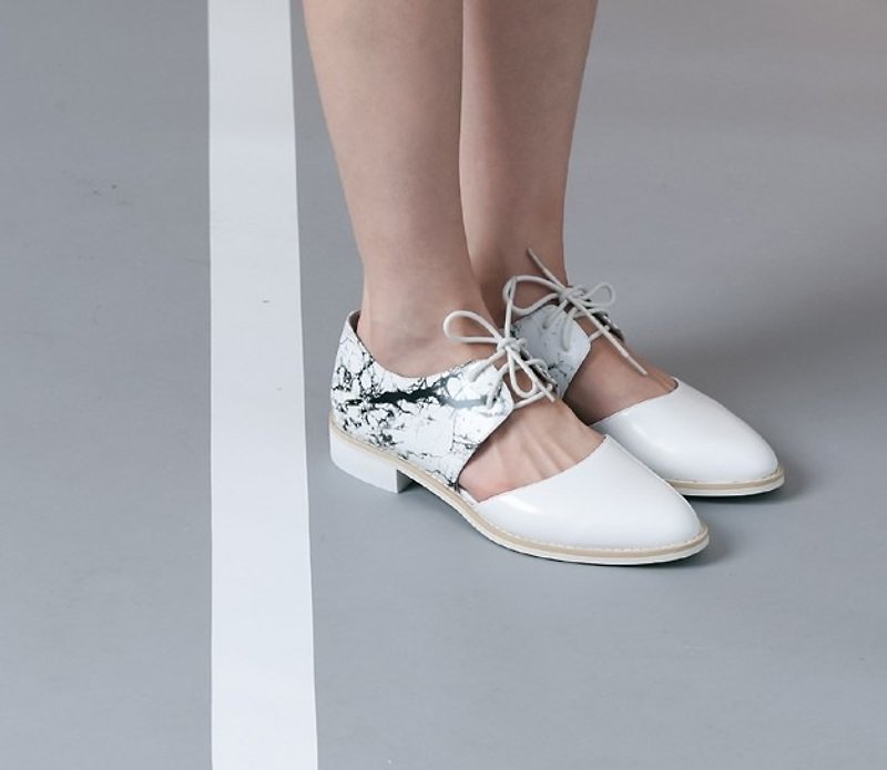 Middle basket basket empty straps deformation Oxford leather shoes white fight marble - Sandals - Genuine Leather White