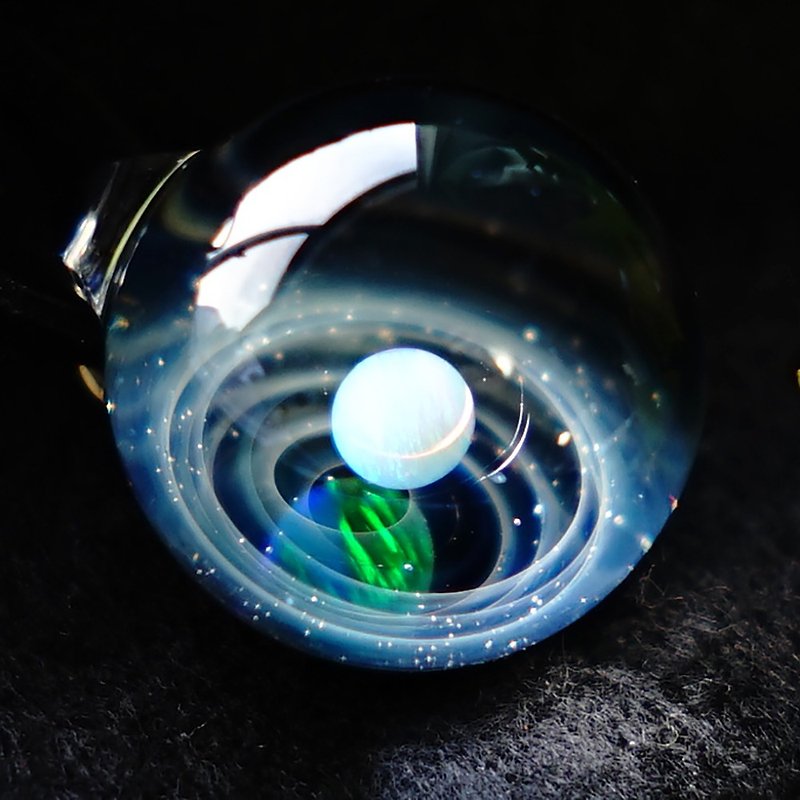 The mysterious world of two planets Space glass pendant with two types of opal Stars Kuri Japanese-made Japanese handicrafts Handmade Free shipping - สร้อยคอ - แก้ว สีน้ำเงิน