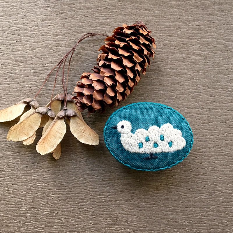 Polka dot bird embroidery brooch/Viridian - เข็มกลัด - งานปัก สีเขียว