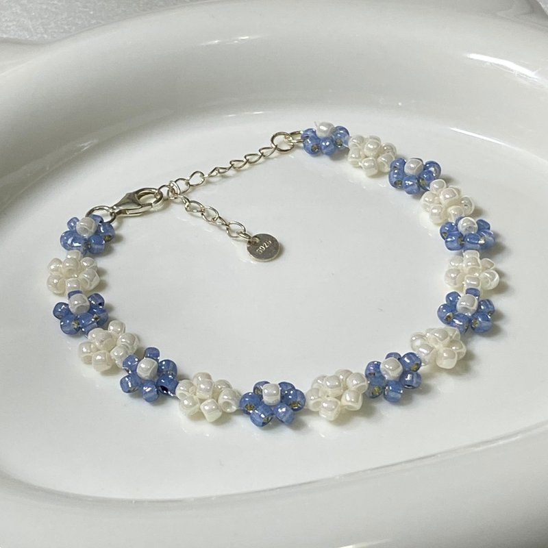 (Jeans) Corner.wb- Daisy flower bracelet Daisy flower bracelet - สร้อยข้อมือ - เงินแท้ สีน้ำเงิน