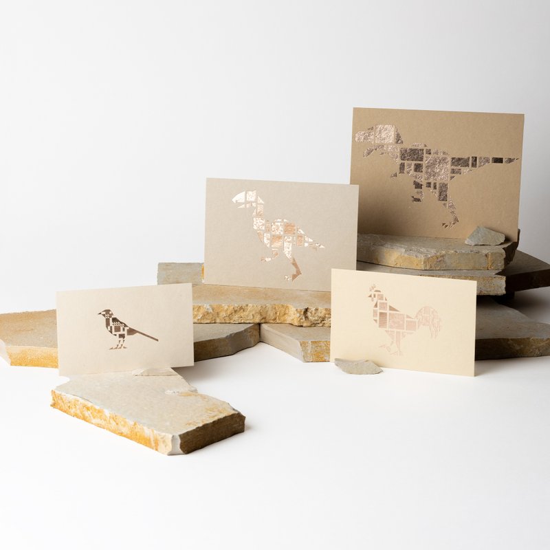 Birds Are Dinosaurs | 四種鳥類與恐龍 | 附信封與貼紙的玫瑰金箔明信片組 - 卡片/明信片 - 紙 金色