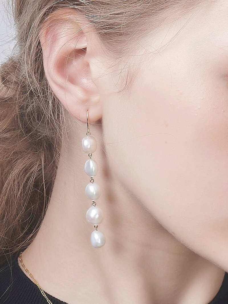 LESIS | Classic Long Pearl Earrings - 耳環/耳夾 - 其他材質 白色