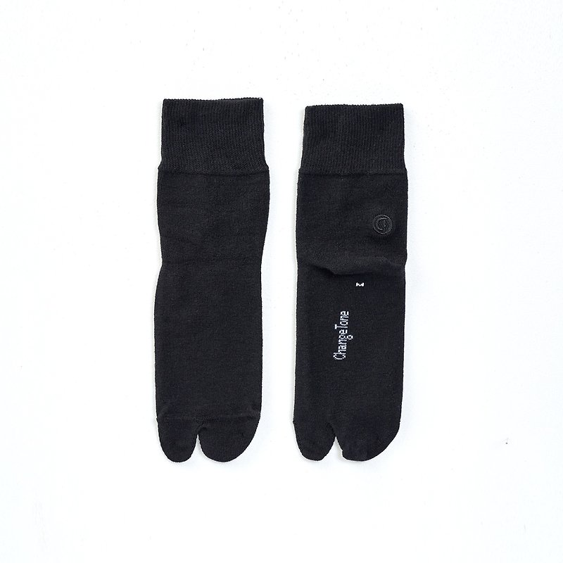 LOGO Embroidered Split Toe Socks/Black (M, L)-MIT Antibacterial Socks - ถุงเท้า - ผ้าฝ้าย/ผ้าลินิน สีดำ