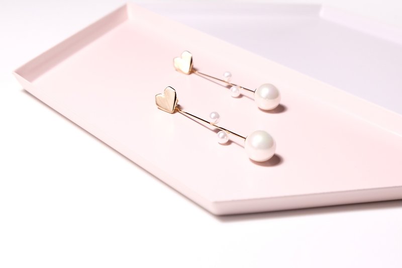 Pearl Series-Heart-shaped Dangle Mother-of-Pearl Bead Earrings - ต่างหู - โลหะ 