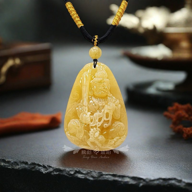 雞油黃飄花蜜蠟不動明王掛件 收藏級精工雕刻 牛虎守護本尊 項鍊 - 項鍊 - 半寶石 黃色