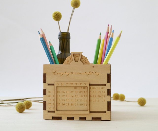 Penholder Calendar: Out of the Box