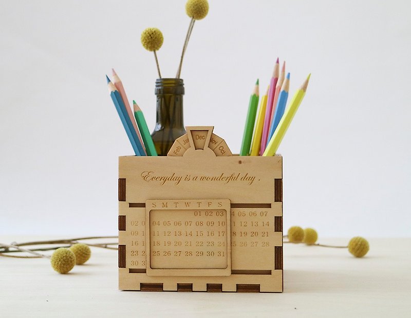 日日是好日萬年曆置物盒筆筒 - 年曆/桌曆 - 木頭 卡其色