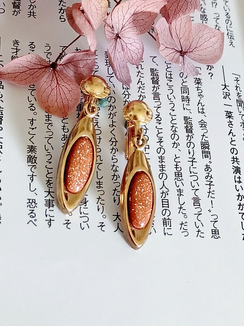 vintage jewelry  低調金色閃爍垂墜 夾式耳環 - 耳環/耳夾/耳骨夾 - 其他金屬 