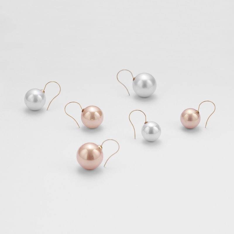 Everyday Pearl Earrings Ear Hook - ต่างหู - วัสดุอื่นๆ ขาว