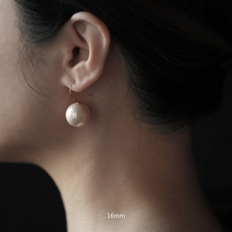 moorigin 珍珠耳環 (耳勾) | 可改夾式・醫療鋼・抗過敏・不掉色 - 耳環/耳夾/耳骨夾 - 其他材質 白色