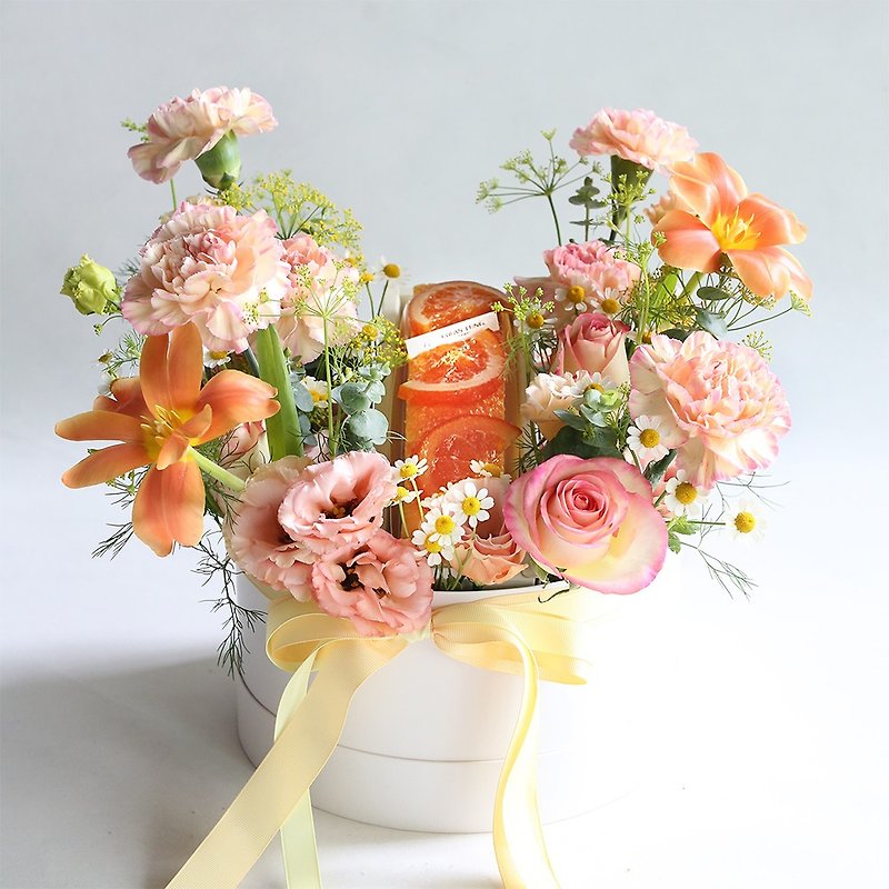 Mother's Day co-branded cake flower gift box [orange pink] feat. CHUAN TUNG - Cake & Desserts - Plants & Flowers Orange