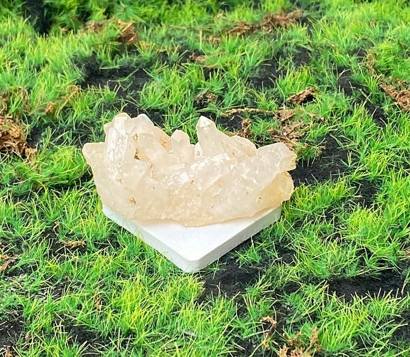 Energy crystal ornaments - natural raw mineral energy white crystal clusters, degaussing and purification, shipping into the house as a gift - ของวางตกแต่ง - คริสตัล หลากหลายสี