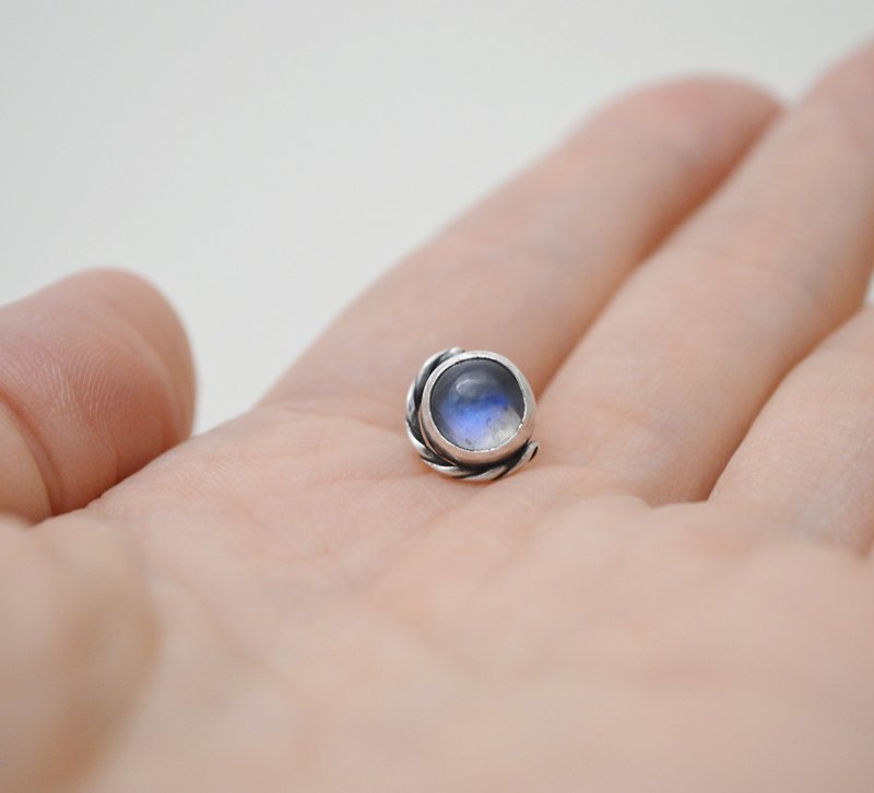 段落系列-藍暈圓形月光石‧單邊硫化純銀耳釘