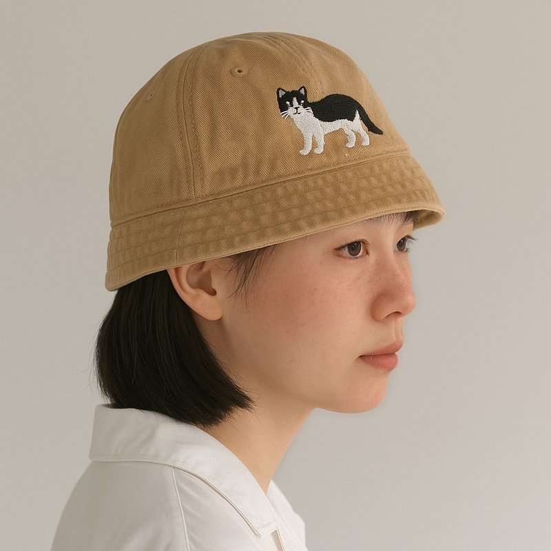 Beige color of Cat Stitched Bucket,hand-embroidered canvas bucket hat - 帽子 - 棉．麻 卡其色
