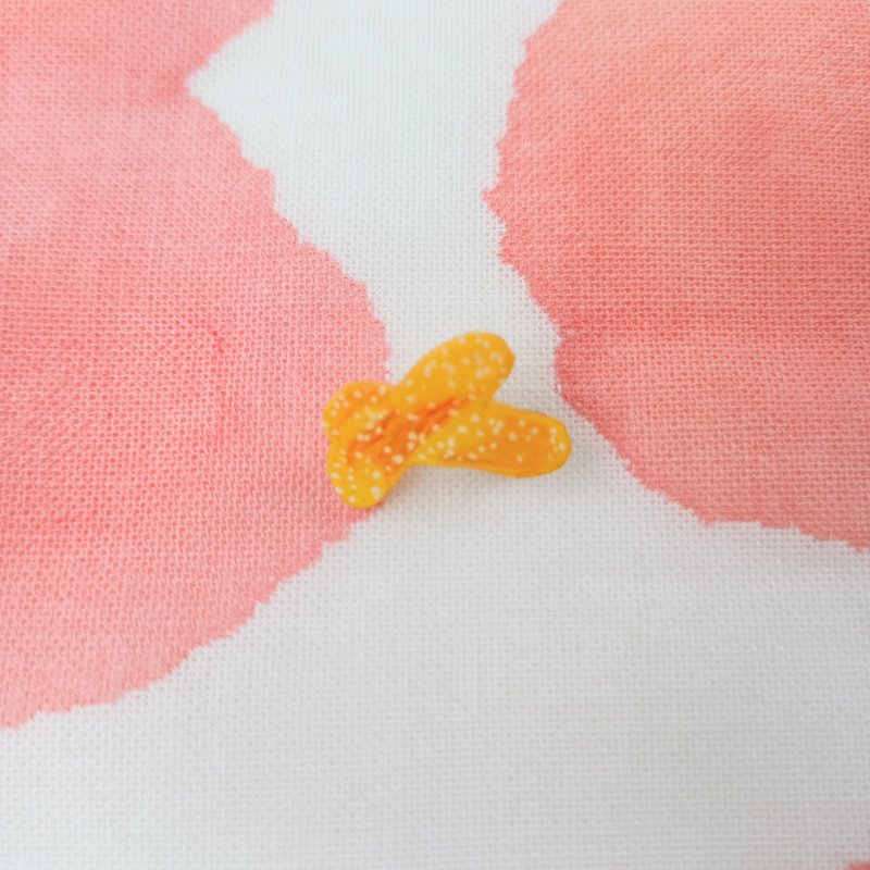 Brooch - Dried sweet potato, hand-painted, one-of-a-kind - Brooches - Plastic Yellow