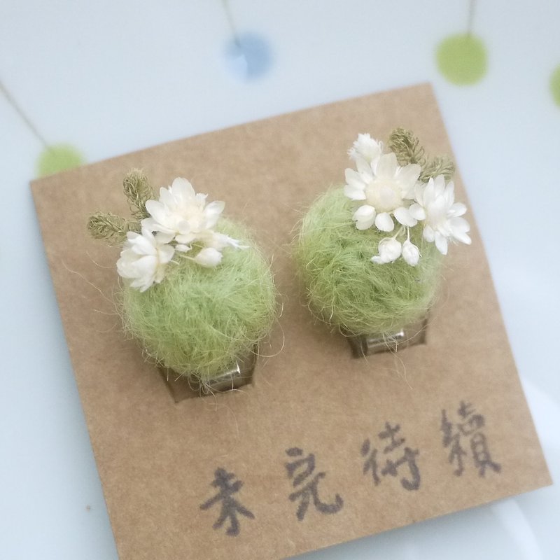 To be continued | fresh and dried flower earrings wool felt cramping girl gift jewelry spot - Earrings & Clip-ons - Plants & Flowers 