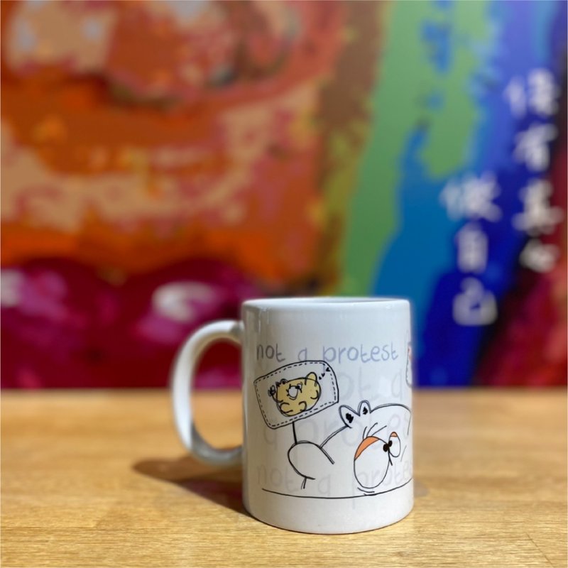【馬克杯&陶瓷杯墊組】不是抗議 - 其他杯子 - 瓷 白色