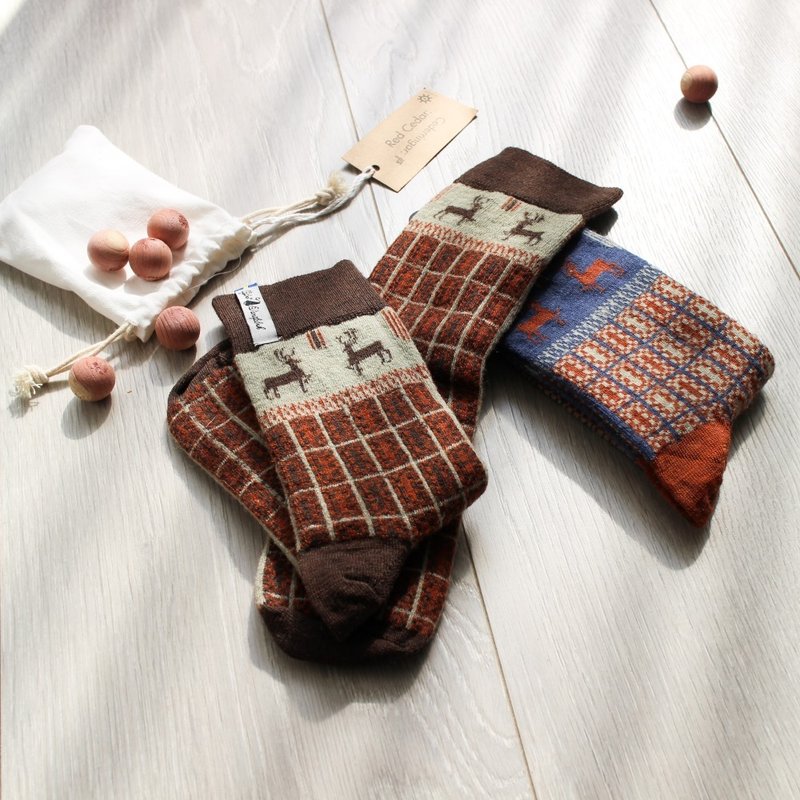 Swedish merino wool socks (Skania) + cedar ball combination - อื่นๆ - ขนแกะ สีนำ้ตาล