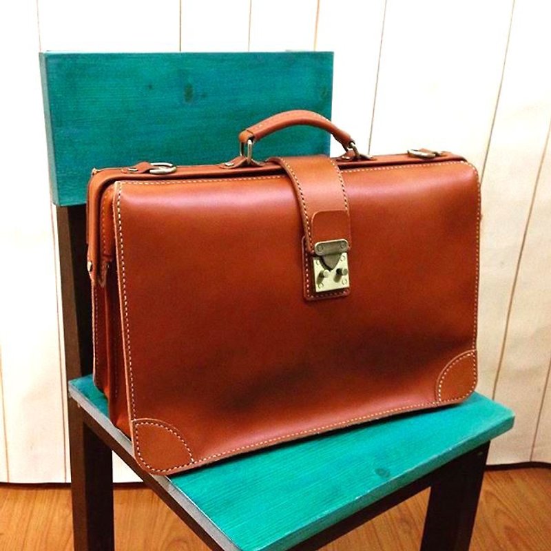 Hand-stitched leather brown double-layer doctor briefcase men's bag by Fabula customizable Briefcase - กระเป๋าเอกสาร - หนังแท้ สีนำ้ตาล