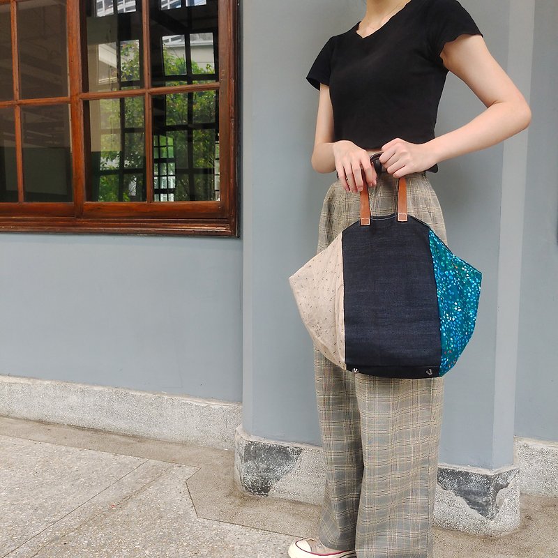 Vibrating Sleeve D-Three-dimensional Tote Bag-Japanese Designer Series - กระเป๋าถือ - ผ้าฝ้าย/ผ้าลินิน หลากหลายสี