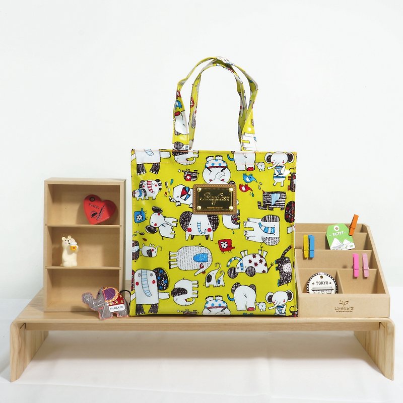 Picture book elephant waterproof bag-yellow and green - กระเป๋าถือ - วัสดุกันนำ้ สีเหลือง