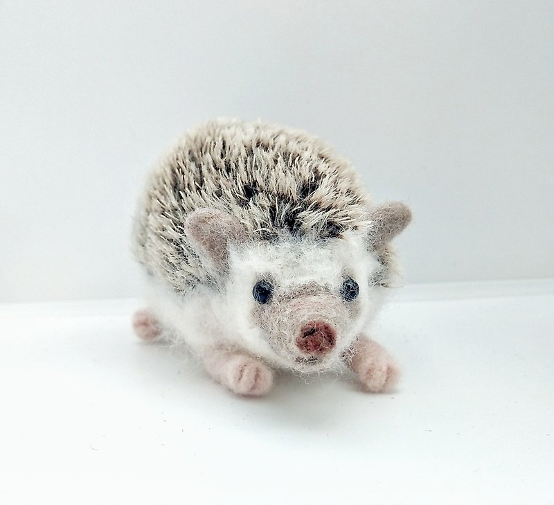 Needle Felt Animal Pet Hedgehog Portrait Commemorate Life-size (custom-made) - อื่นๆ - ขนแกะ สีนำ้ตาล