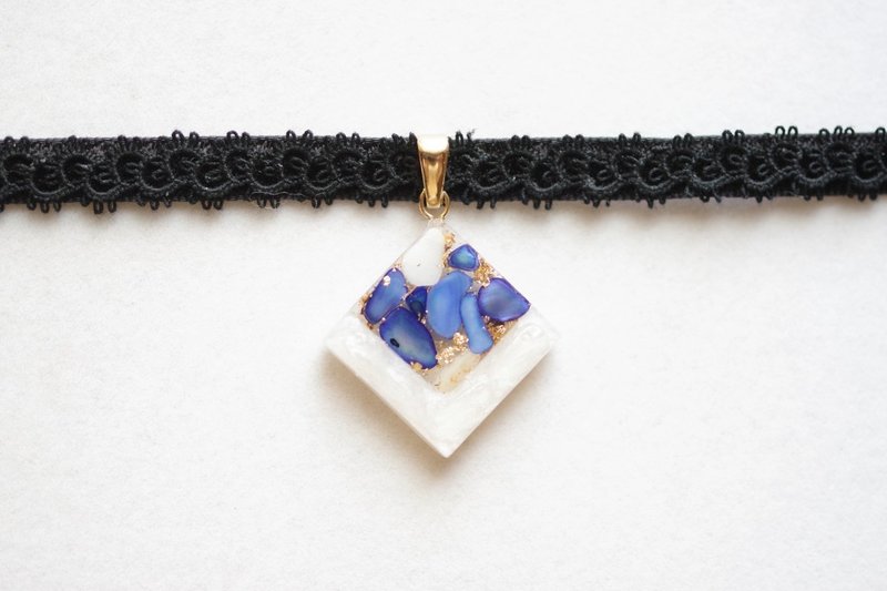 จี้เรซิ่นทรงสี่เหลี่ยม งานศิลป์ ลายใต้ความมืดมิดยามค่ำคืน - สร้อยคอ - เรซิน สีน้ำเงิน