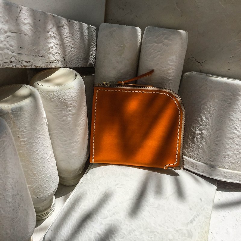 Non-colliding bright orange vegetable tanned leather full genuine leather L-shaped zipper coin purse/short clip - กระเป๋าสตางค์ - หนังแท้ สีส้ม