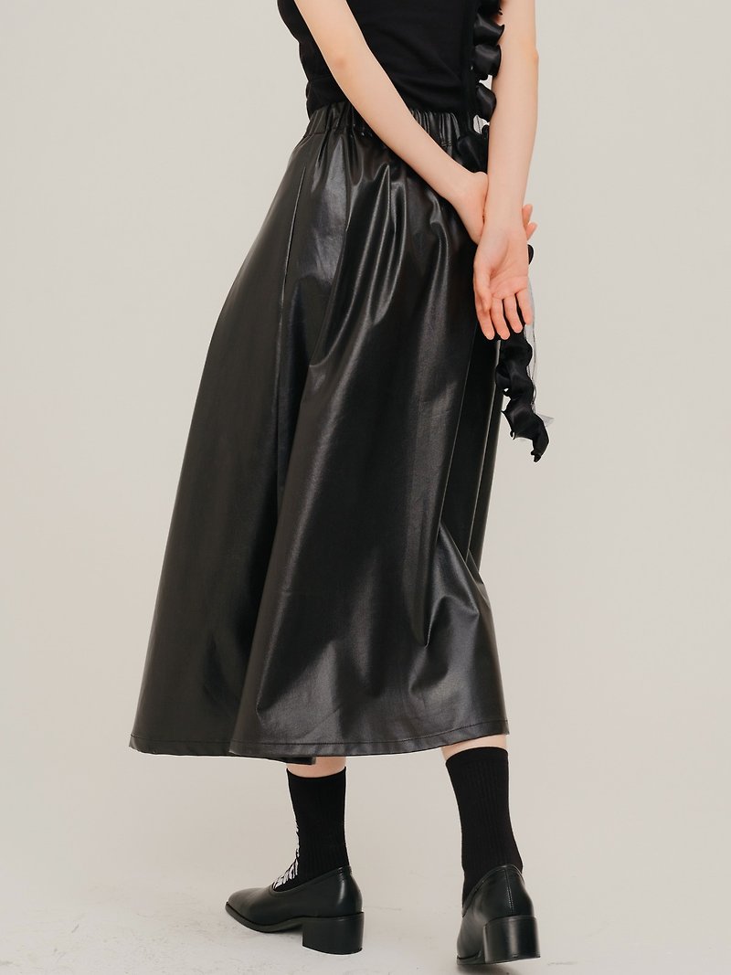 Shiny black elastic waist loose pleated skirt - กระโปรง - ไฟเบอร์อื่นๆ สีดำ
