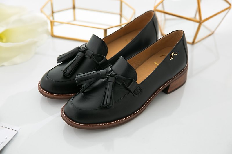 Clio-black-loafers-tassels (customizable) - รองเท้าลำลองผู้หญิง - หนังแท้ สีดำ