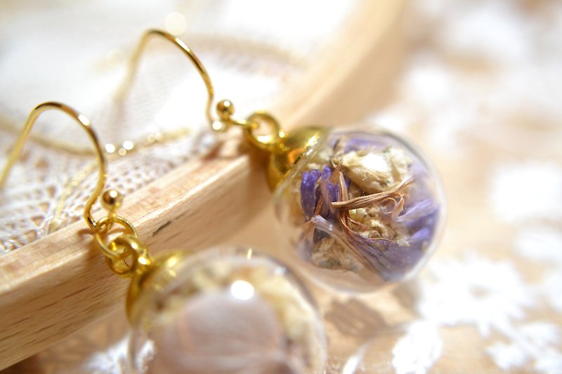 Dried Flower Light Purple Baby's Breath Glass Bubble 24k Dangle Earrings - ต่างหู - พืช/ดอกไม้ สีทอง