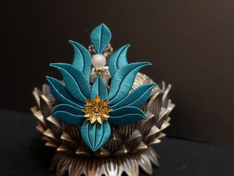 lotus shaped flower - Hair Accessories - Thread 