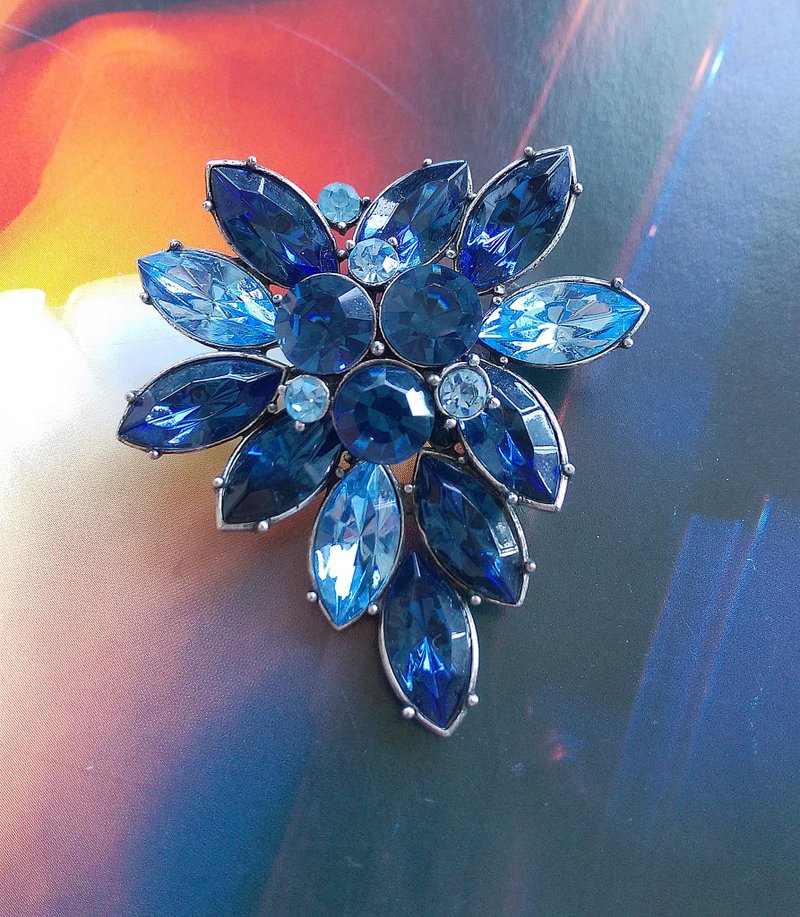 Vintage Jewelry 西洋古董飾品 馬眼深邃藍 冷調 別針 - 徽章/別針 - 其他金屬 金色