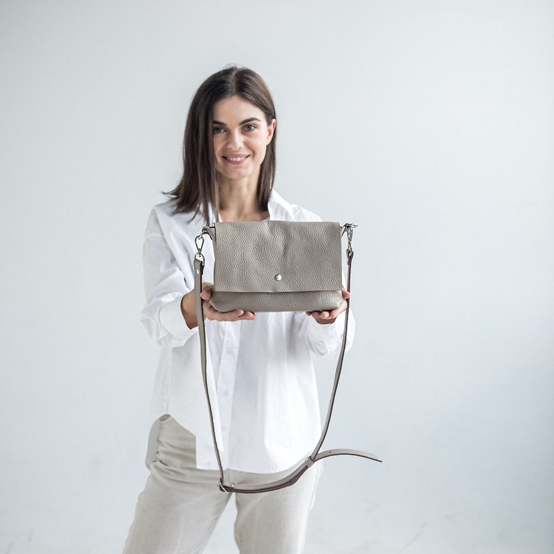 Beige Pebbled Leather Crossbody Bag | Women's Shoulder Bag for Everyday Use - กระเป๋าคลัทช์ - หนังแท้ หลากหลายสี