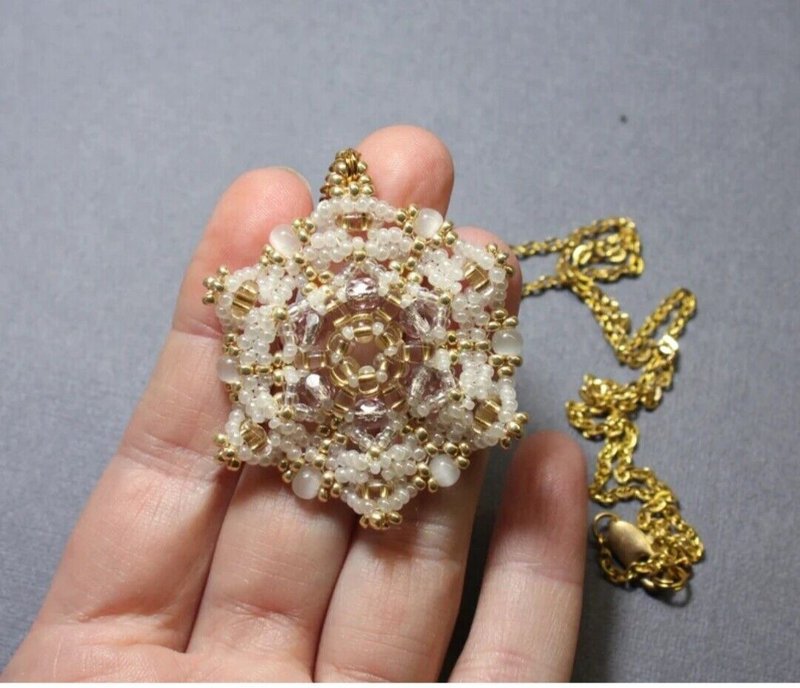 Snowflake Necklace Seed Bead Pendant Beaded Snowflake Beadwork white - 項鍊 - 玻璃 白色