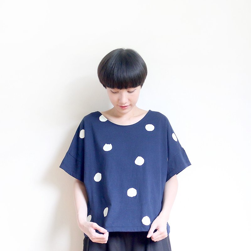 ผ้าฝ้าย/ผ้าลินิน เสื้อยืดผู้หญิง สีน้ำเงิน - polka dot cat crop t-shirt : navy