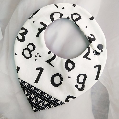 QQ rabbit 手工嬰幼兒精品 彌月禮盒 黑白手寫數字。三角圍兜 V型圍兜 (可繡名字)