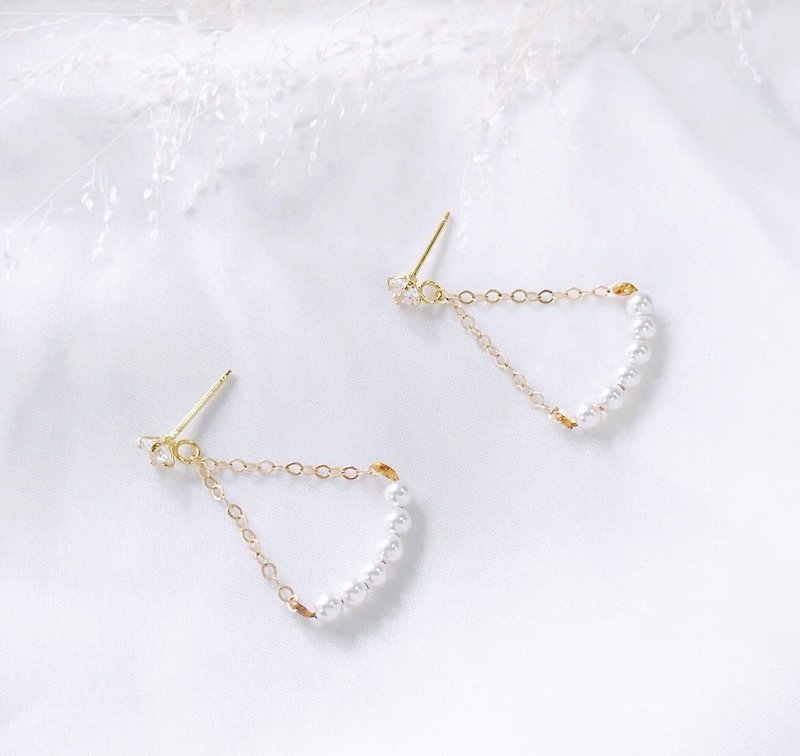 Pearl swaying 18kgf gold earrings Natural pearls - Earrings & Clip-ons - Other Metals Gold