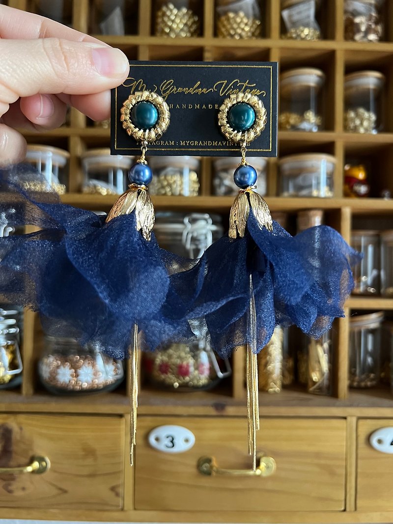 Exclusive product ballet blue earrings gift handmade earrings - ต่างหู - ไฟเบอร์อื่นๆ สีน้ำเงิน