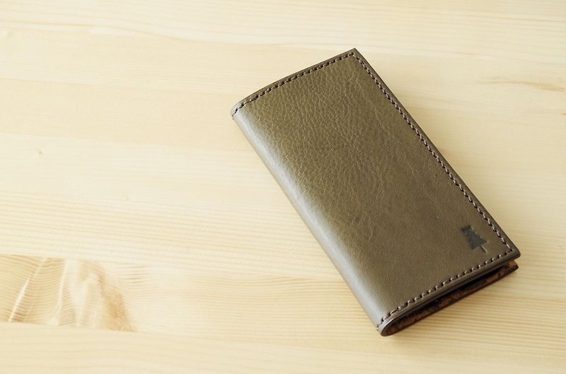永く使いたいイタリアンレザーiPhoneケース　カーキ／Italian leather iPhone case #khaki - スマホケース - 革 グリーン